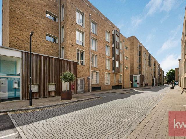 Flat for sale in Maidenhead