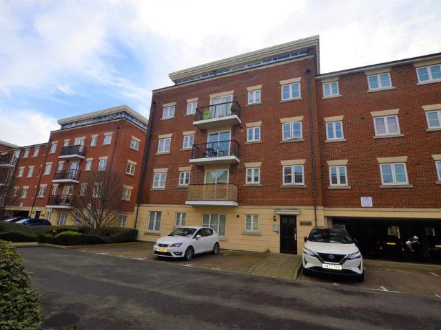 Flat for sale in Golden Valley, Gloucestershire