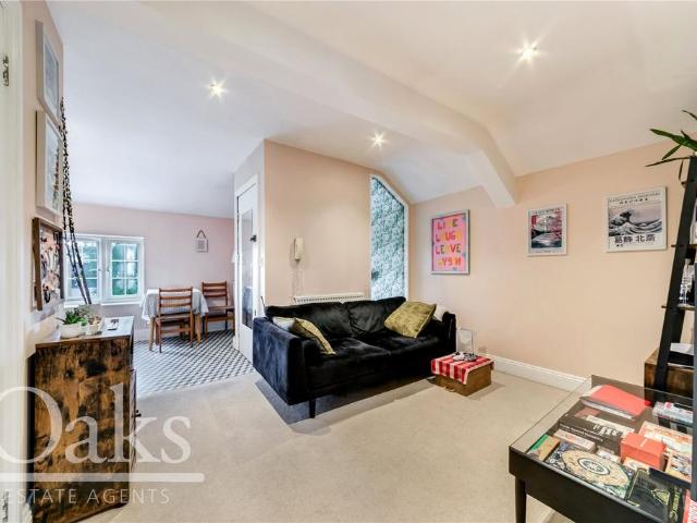 Flat for sale in West Norwood, Greater London