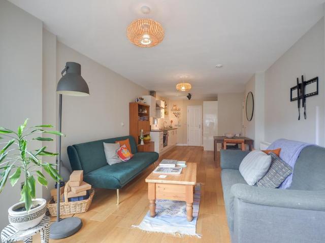 Flat for sale in Old Kent Road, Cat Hill
