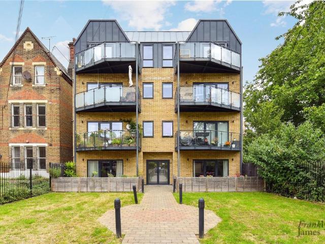 Flat for sale in Poplar Grove, Greater London