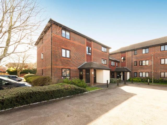 Flat for sale in Fleet Meadow, South Oxfordshire
