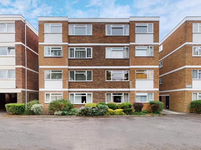 Flat for sale in Beckenham, Greater London