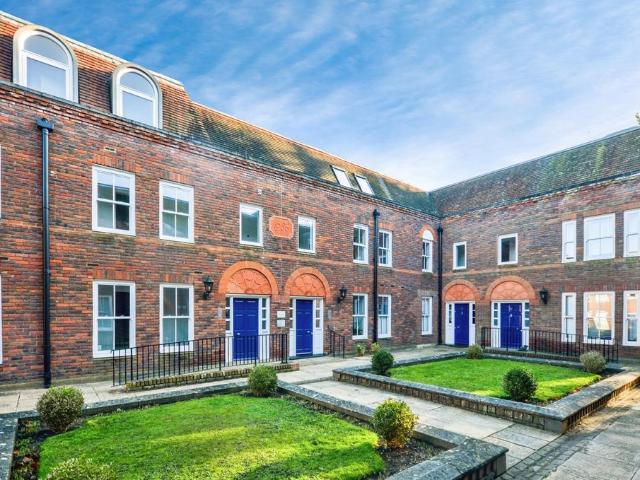 Flat for sale in Southcourt, Aylesbury