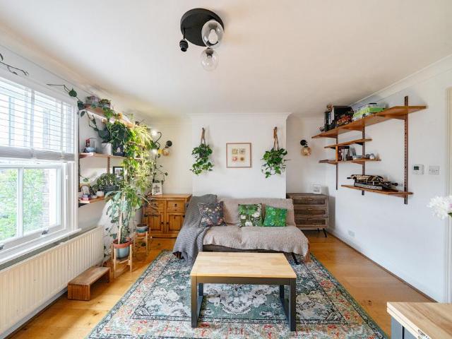 Flat for sale in The Slade, Oxfordshire