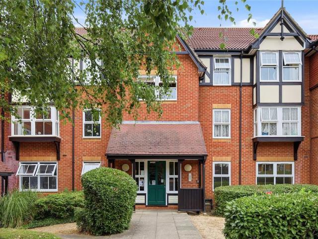 Flat for sale in Stone, Monks Orchard