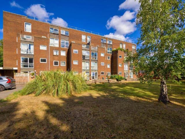 Flat for sale in Southcote, Reading