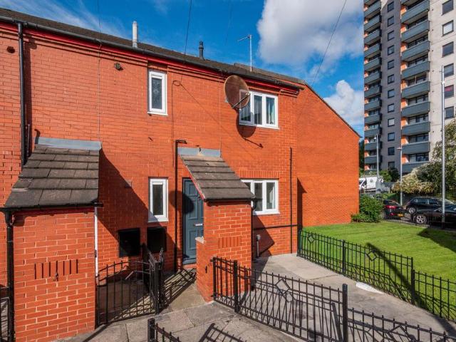 Flat for sale in Higher Broughton, Salford