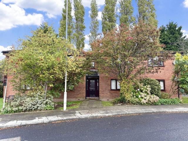Flat for sale in Calderstones