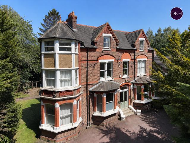 Flat for sale in North Watford