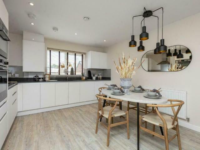 Flat for sale in Monks Orchard, Kent