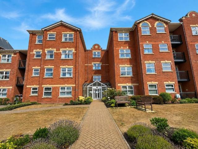 Flat for sale in Meols Cop, Southport