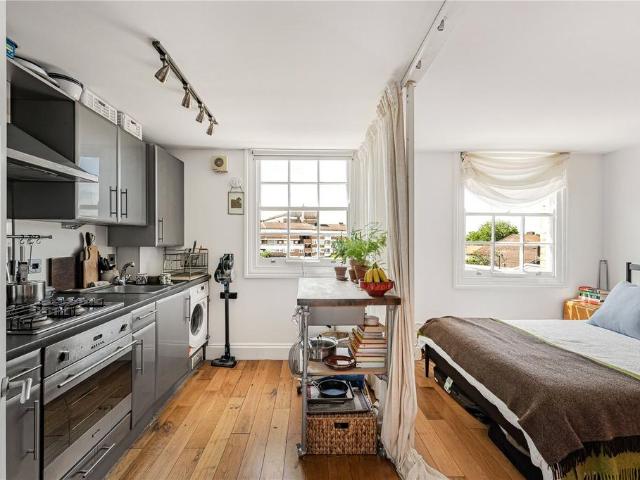 Flat for sale in Haggerston, Greater London