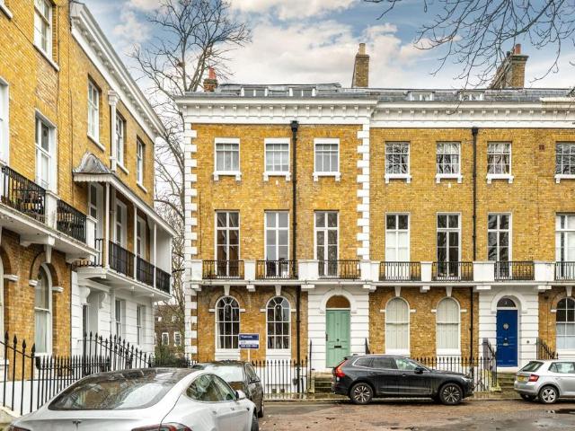 Flat for sale in East Greenwich, Greater London