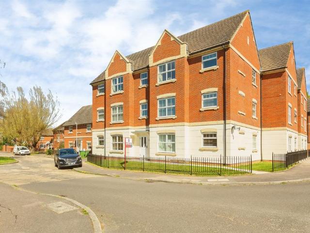 Flat for sale in Weston Turville, Buckinghamshire