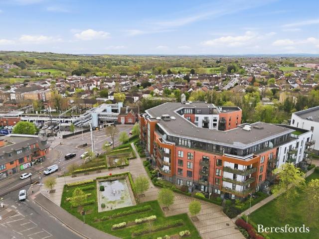 Flat for sale in Harold Wood, Greater London