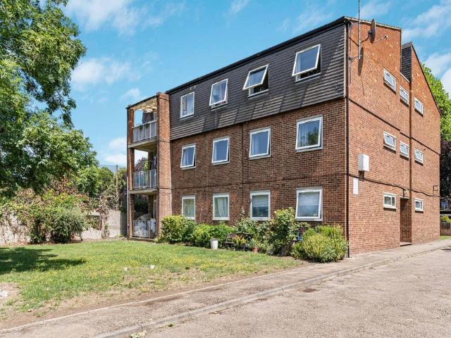 Flat for sale in London Borough of Lewisham, Ladywell