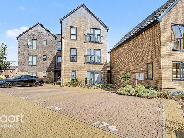 Flat for sale in Broadwater, Shephall