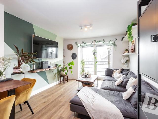 Flat for sale in Wickford