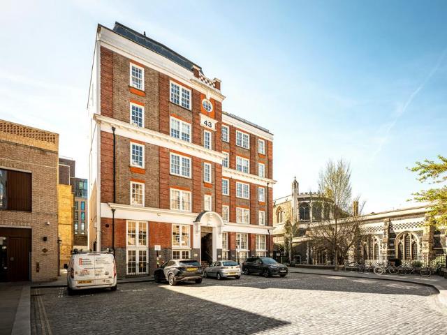 Flat for sale in West Smithfield, Lyons
