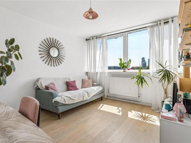 Flat for sale in Hoxton, Greater London