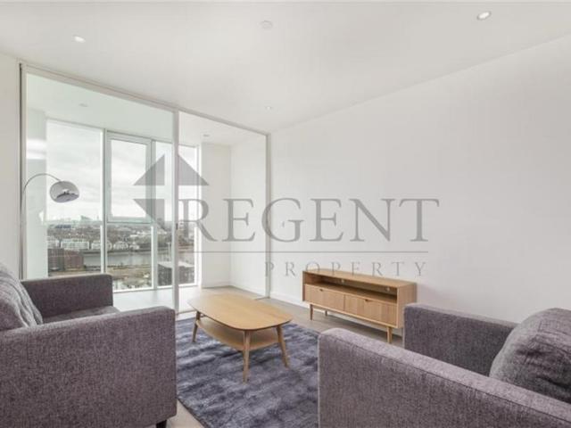 Flat for sale in Vauxhall, Greater London