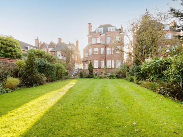 Flat for sale in Belsize Park, Cat Hill