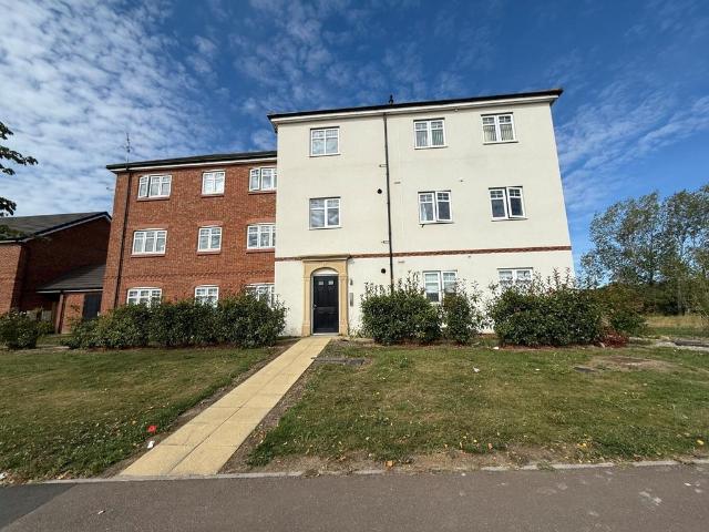 Flat for sale in Houghton Regis, Bedfordshire