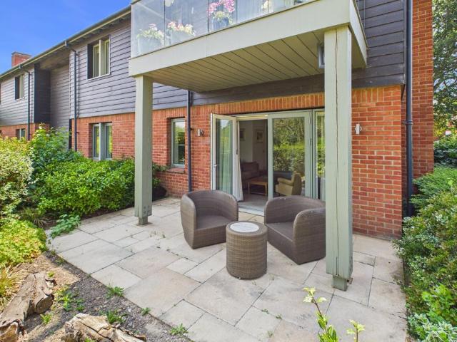 Flat for sale in Chalfont St. Peter, Denham