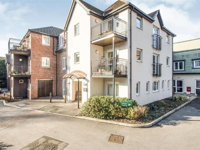Flat for sale in Tricketts Cross, Ferndown