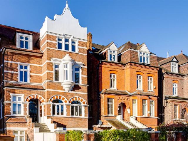 Flat for sale in Belsize Park, Greater London
