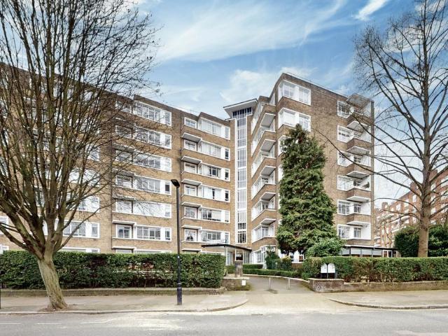 Flat for sale in St. John's Wood, Greater London