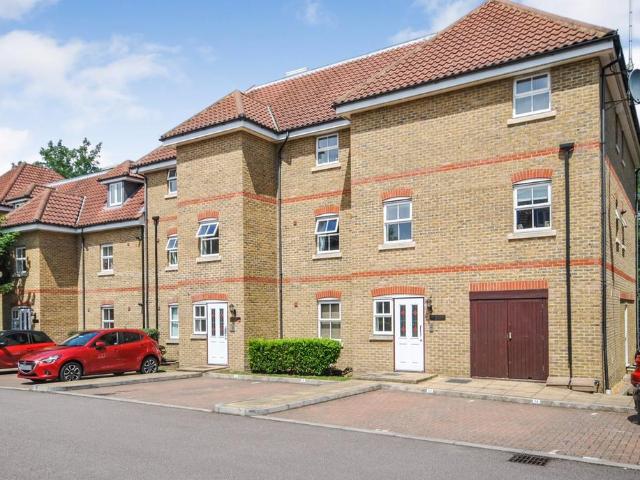 Flat for sale in Sawbridgeworth, Colliers End