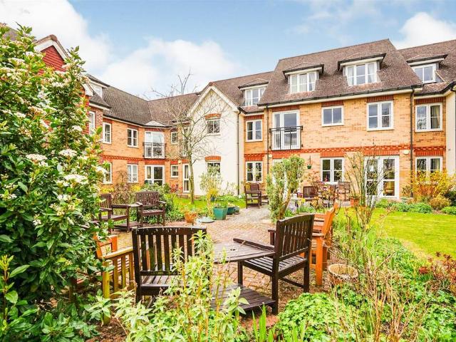 Flat for sale in Brackley, Northamptonshire