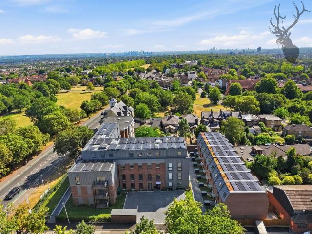 Flat for sale in Woodford Green, Greater London