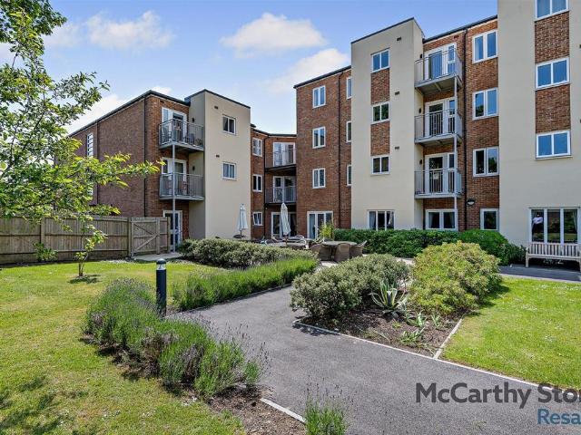 Flat for sale in Tower Hamlets, Ash