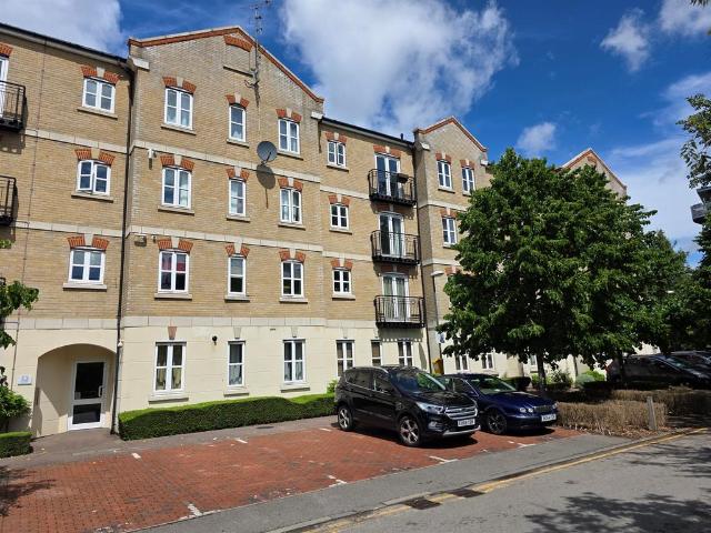 Flat for sale in Southcourt, Aylesbury