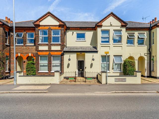 Flat for sale in St Albans, Five Acres