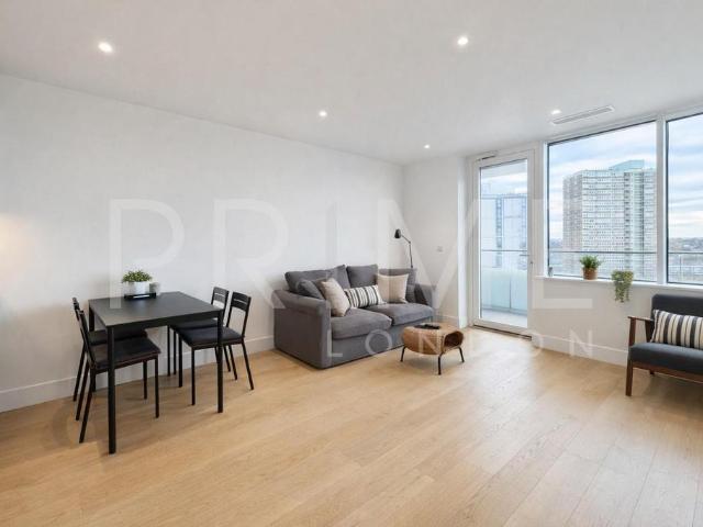 Flat for sale in Battersea, Greater London