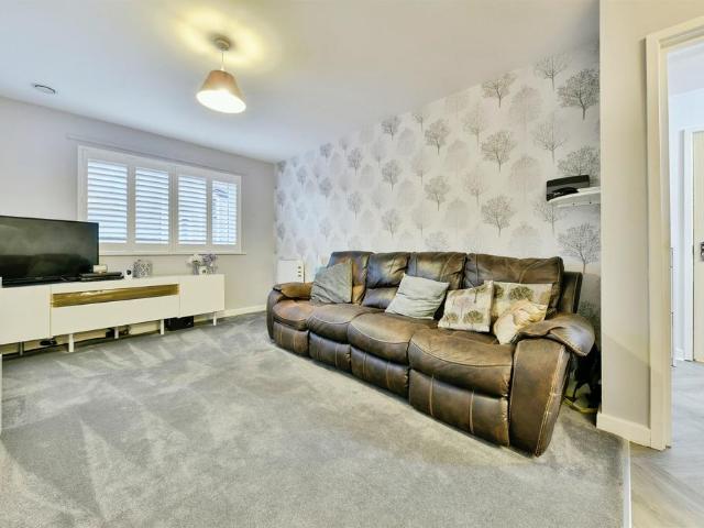 Flat for sale in Pin Green Industrial Area, Shephall