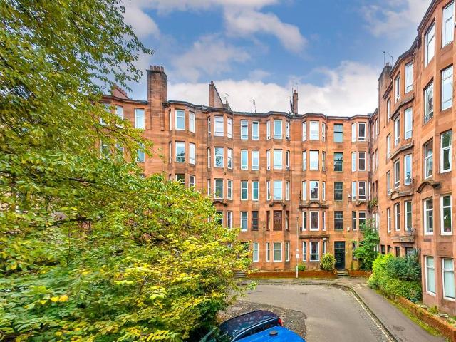 Flat for sale in Crossmyloof, Glasgow