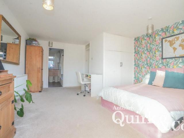 Flat for sale in Bowers Gifford, Isle Of Man