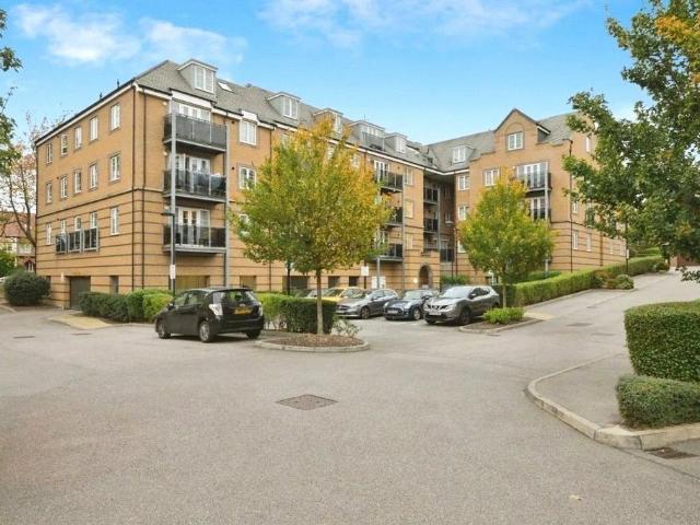 Flat for sale in Hertford, Colliers End