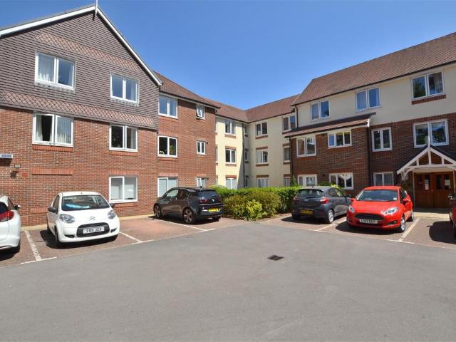 Flat for sale in Fleet, Hart
