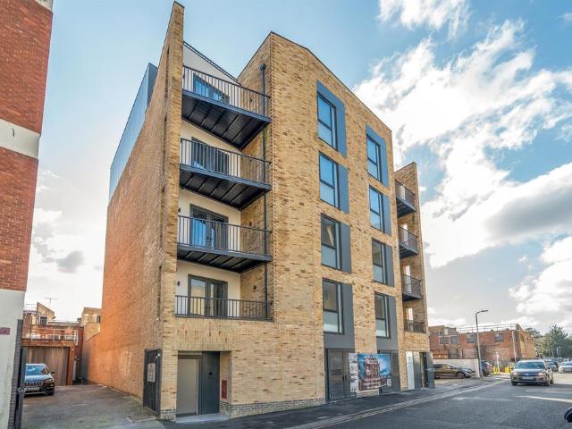 Flat for sale in Maidenhead