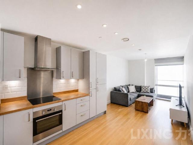Flat for sale in Greenwich Peninsula, Greater London
