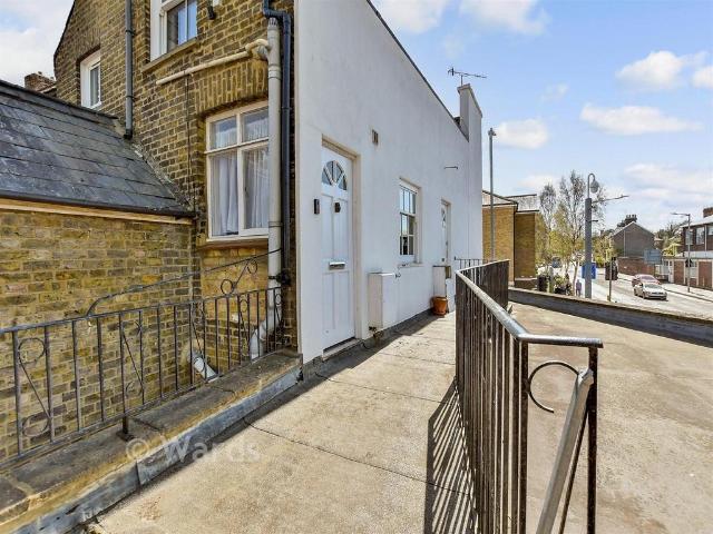Flat for sale in Oad Street, Kent