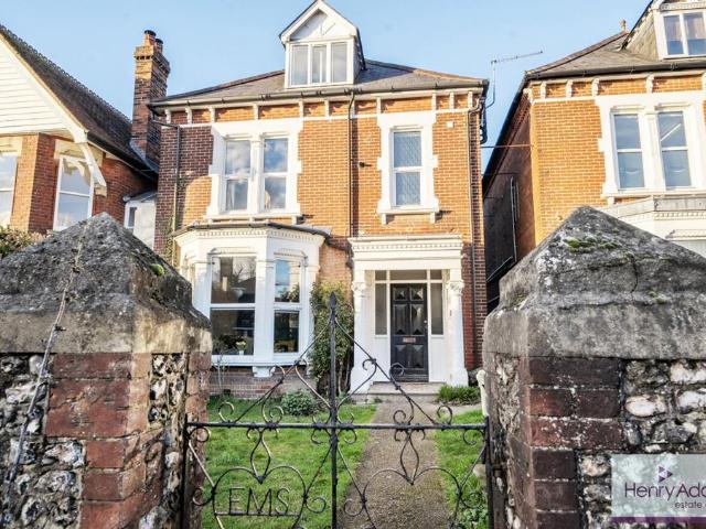 Flat for sale in Petersfield, Bolton Low Houses