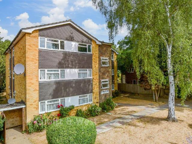 Flat for sale in Carshalton Beeches, Greater London