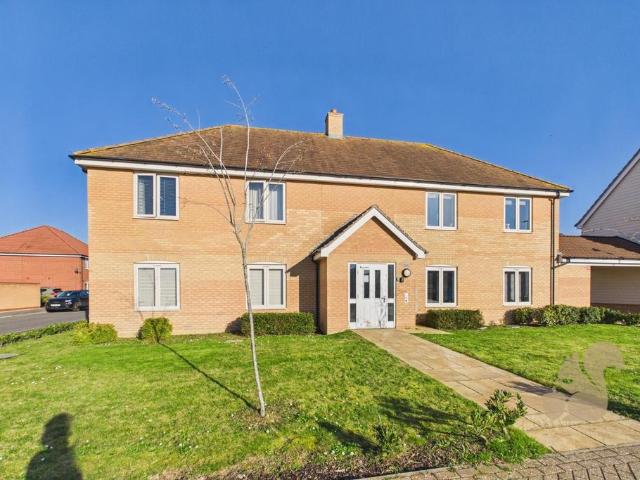 Flat for sale in Dale Hill, Essex